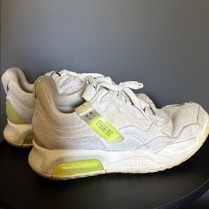 Nike airco 8.5 Jump Cream and Tan Sneakers